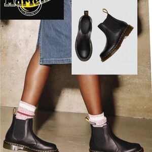 Dr.Martens 2976 WOMAN NAPPA LEATHER CHELSEA BOOTS  Black size 8